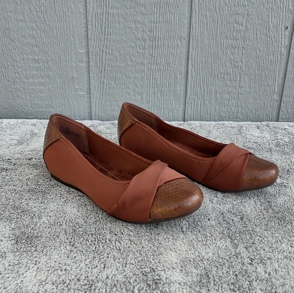 BareTraps Brown and Tan Flats - Picture 1 of 12